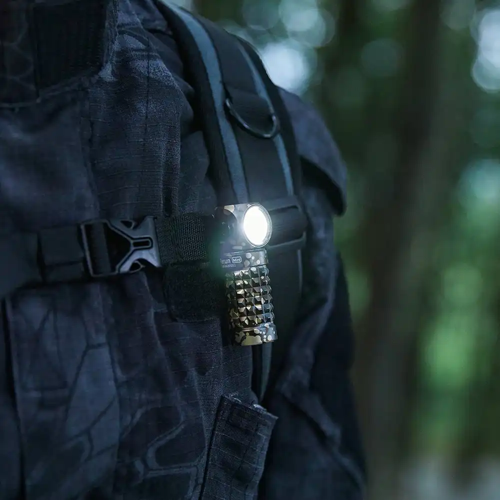 Perun Mini ヘッドライト 1000ルーメン Olight オーライト 公式